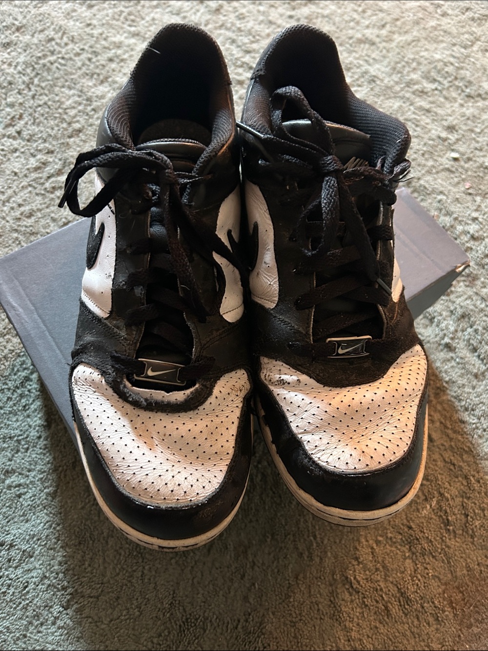 Men's Black and White Athletic Sneakers with Lace-Up Support